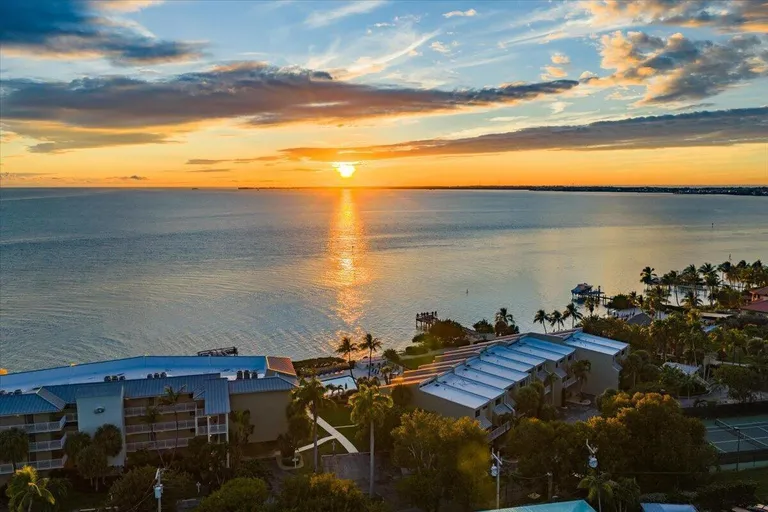 1133 W Ocean Dr, Key Colony Beach, FL 33051