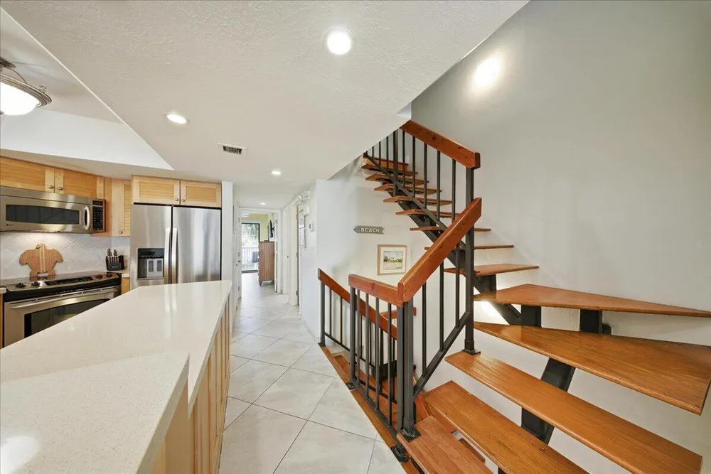1133 W Ocean Dr, Key Colony Beach, FL 33051