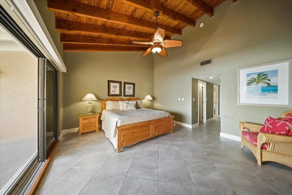 1133 W Ocean Dr, Key Colony Beach, FL 33051