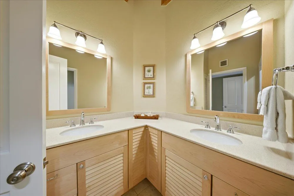 1133 W Ocean Dr, Key Colony Beach, FL 33051