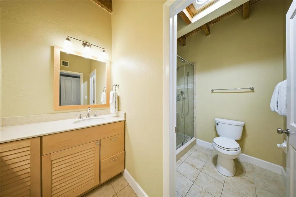 1133 W Ocean Dr, Key Colony Beach, FL 33051