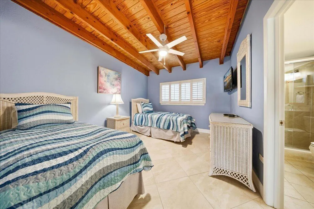 1133 W Ocean Dr, Key Colony Beach, FL 33051