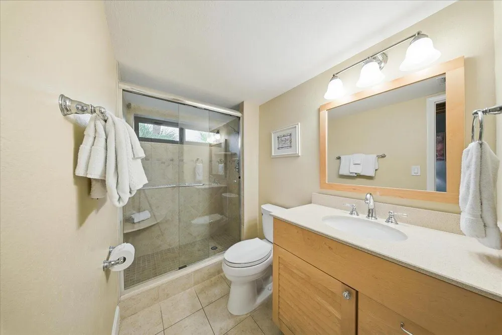 1133 W Ocean Dr, Key Colony Beach, FL 33051