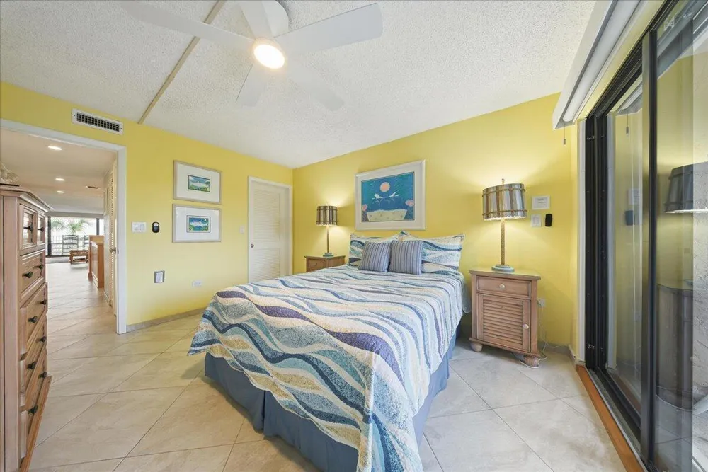 1133 W Ocean Dr, Key Colony Beach, FL 33051