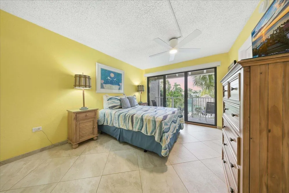 1133 W Ocean Dr, Key Colony Beach, FL 33051