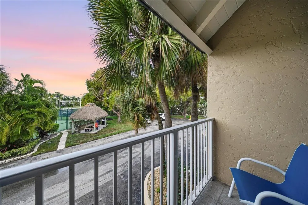 1133 W Ocean Dr, Key Colony Beach, FL 33051