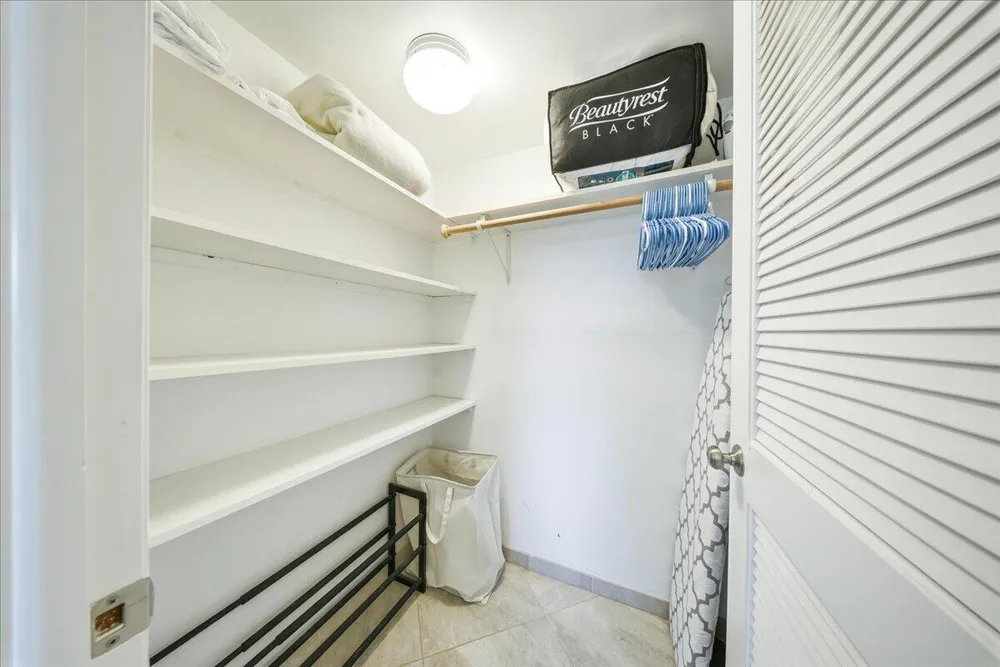 1133 W Ocean Dr, Key Colony Beach, FL 33051