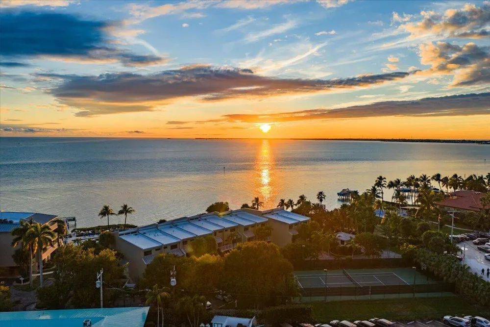 1133 W Ocean Dr, Key Colony Beach, FL 33051