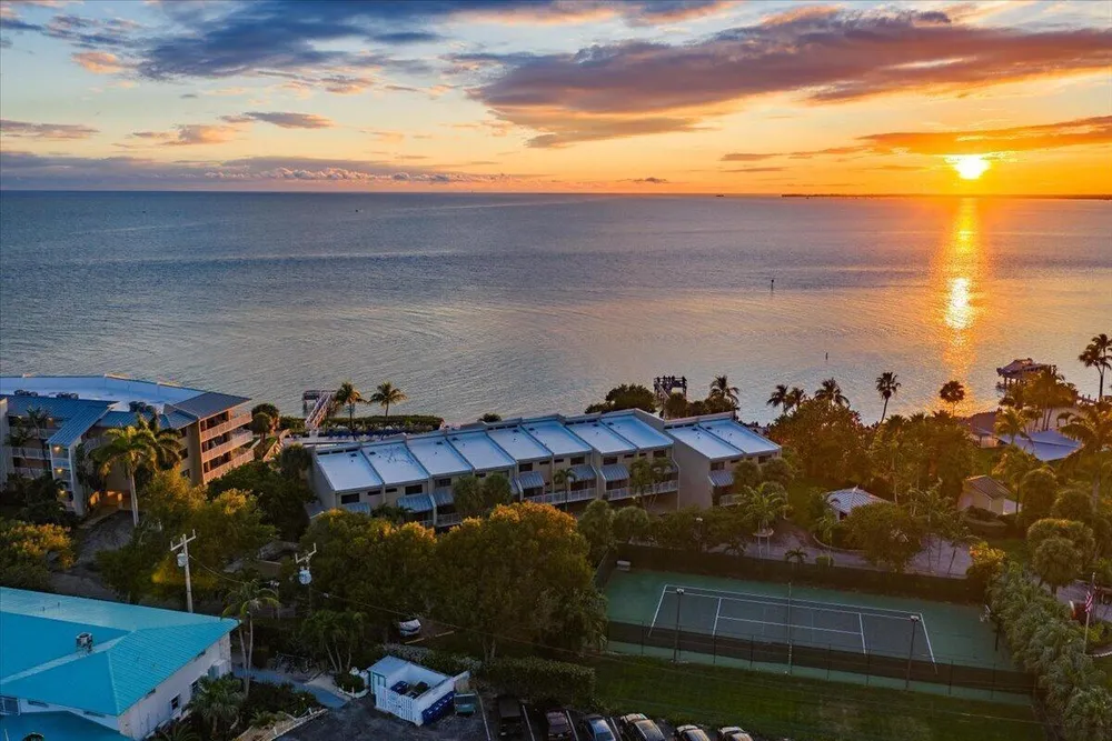 1133 W Ocean Dr, Key Colony Beach, FL 33051