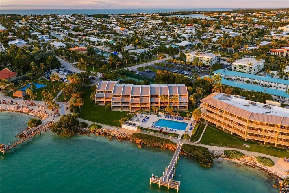 1133 W Ocean Dr, Key Colony Beach, FL 33051