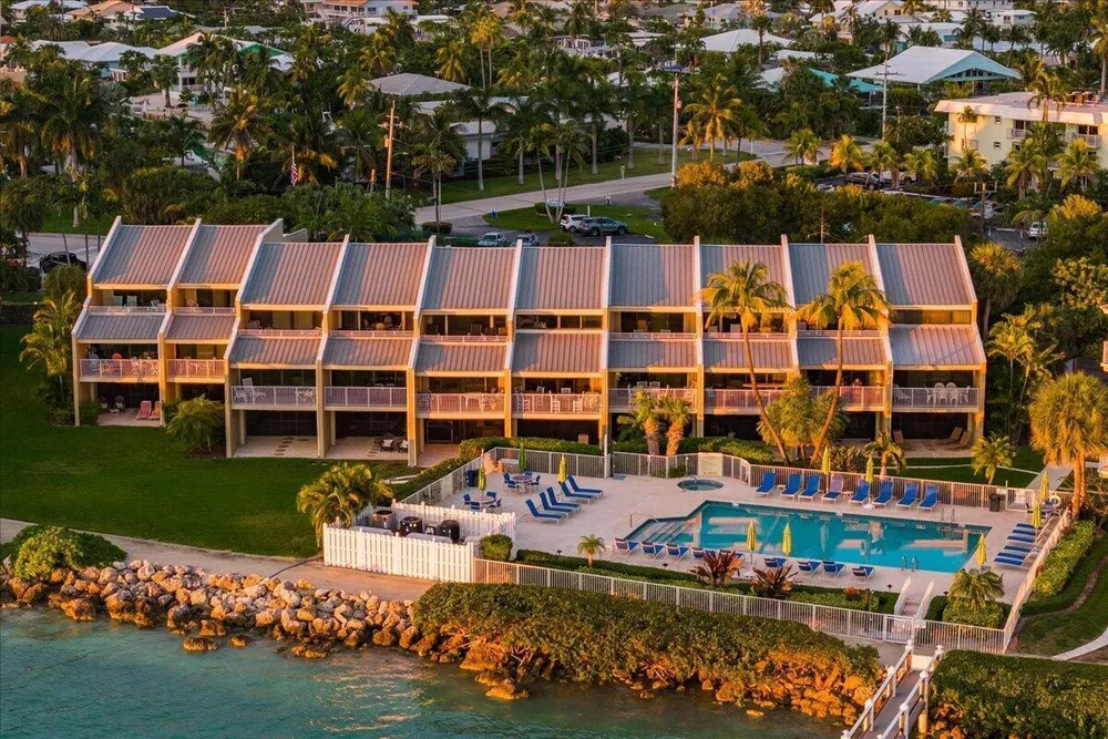 1133 W Ocean Dr, Key Colony Beach, FL 33051