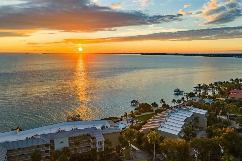 1133 W Ocean Dr, Key Colony Beach, FL 33051