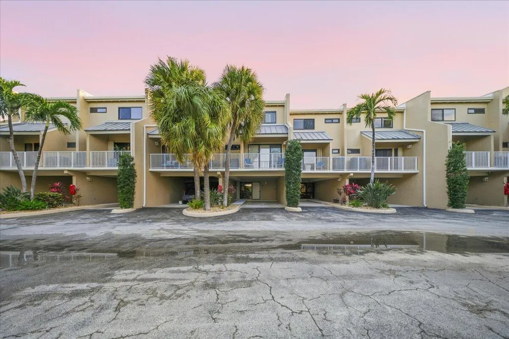 1133 W Ocean Dr, Key Colony Beach, FL 33051