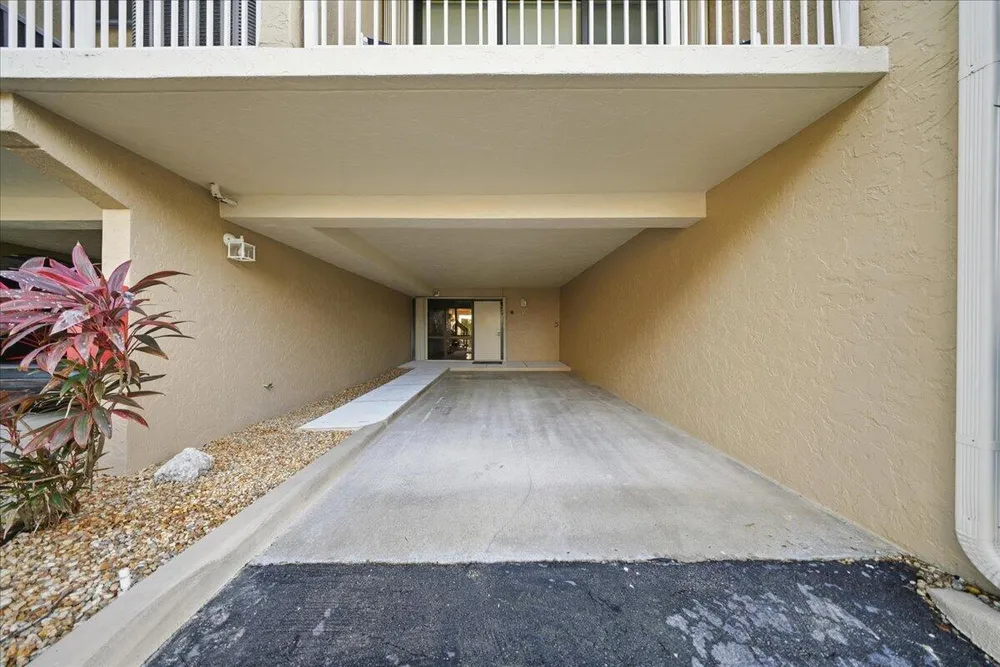 1133 W Ocean Dr, Key Colony Beach, FL 33051
