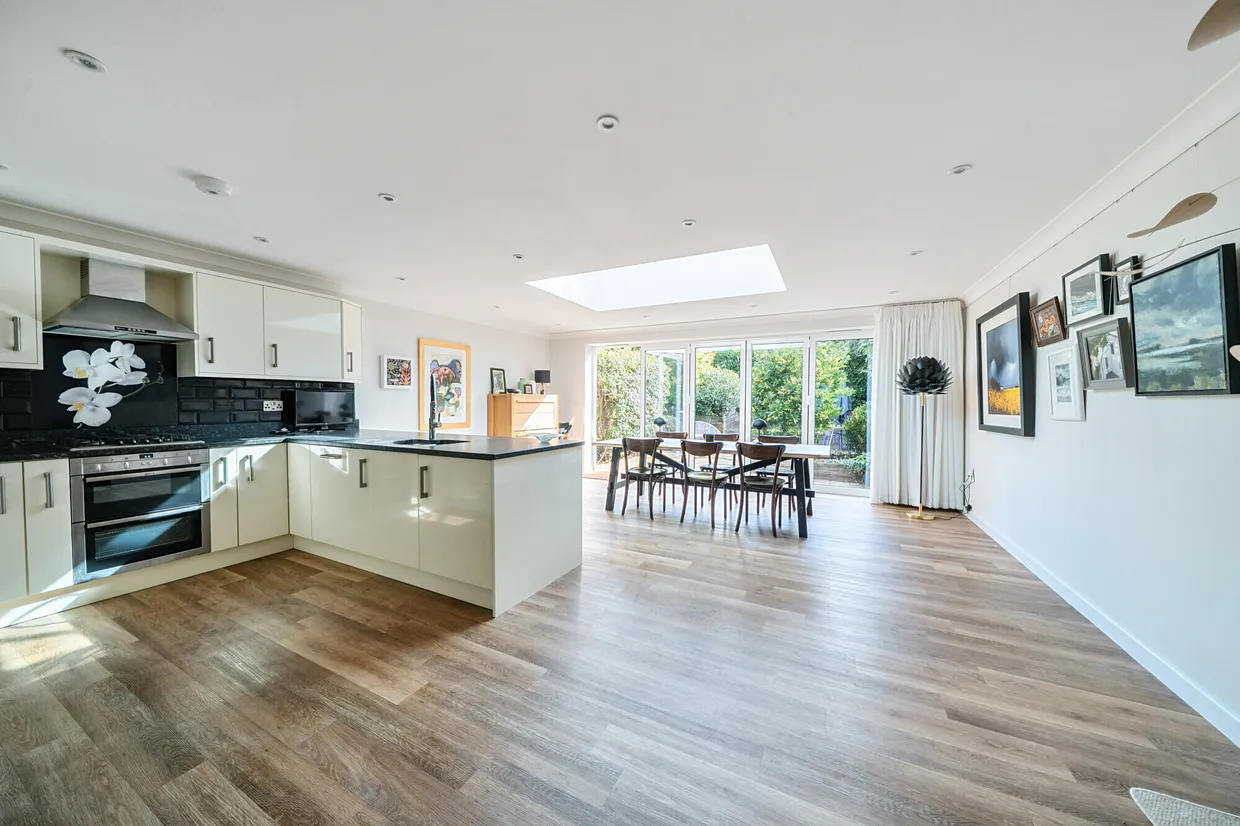 Chestnut Avenue, Farnham, GU9 photo 1