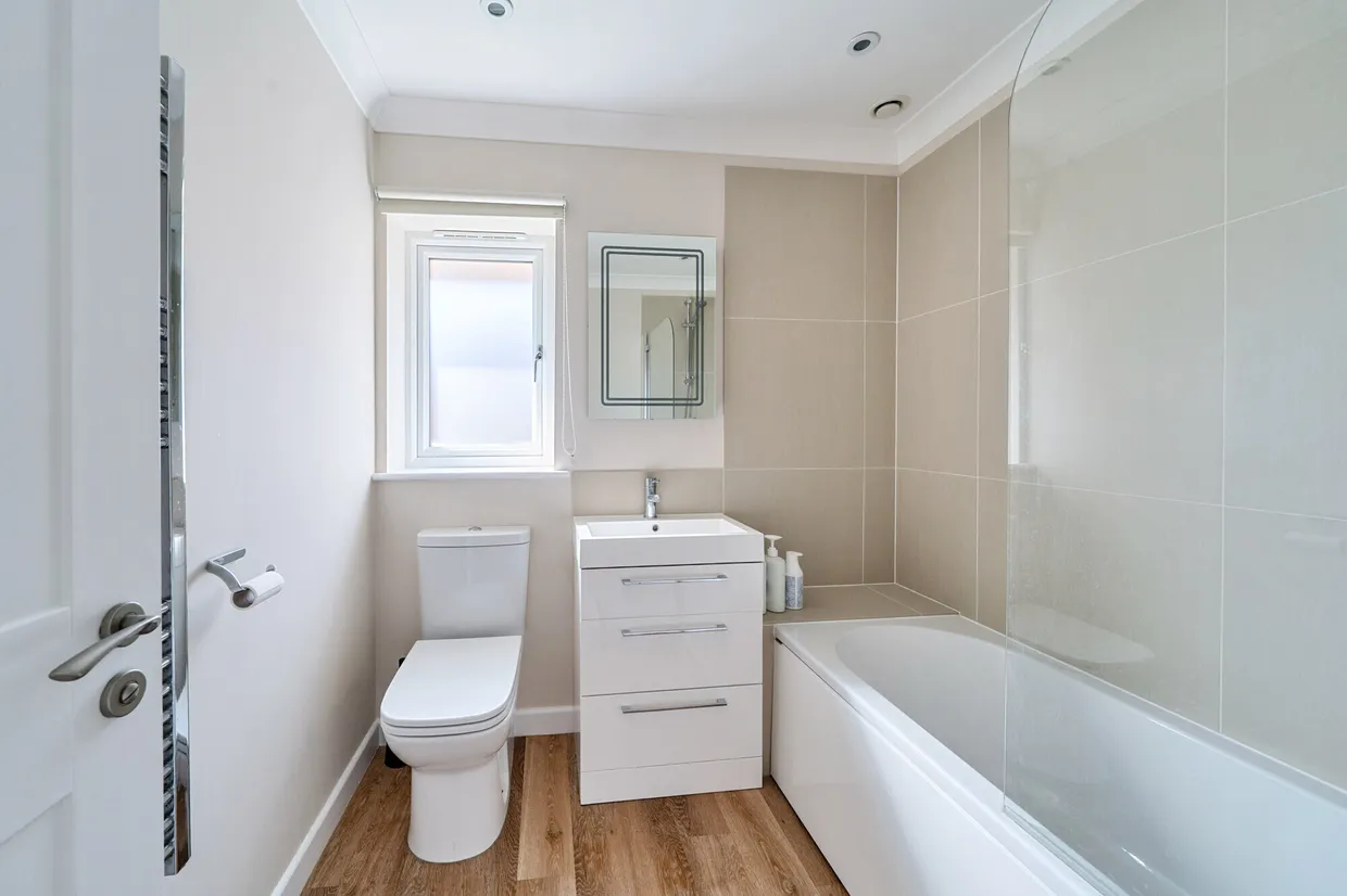 Chestnut Avenue, Farnham, GU9 photo 8