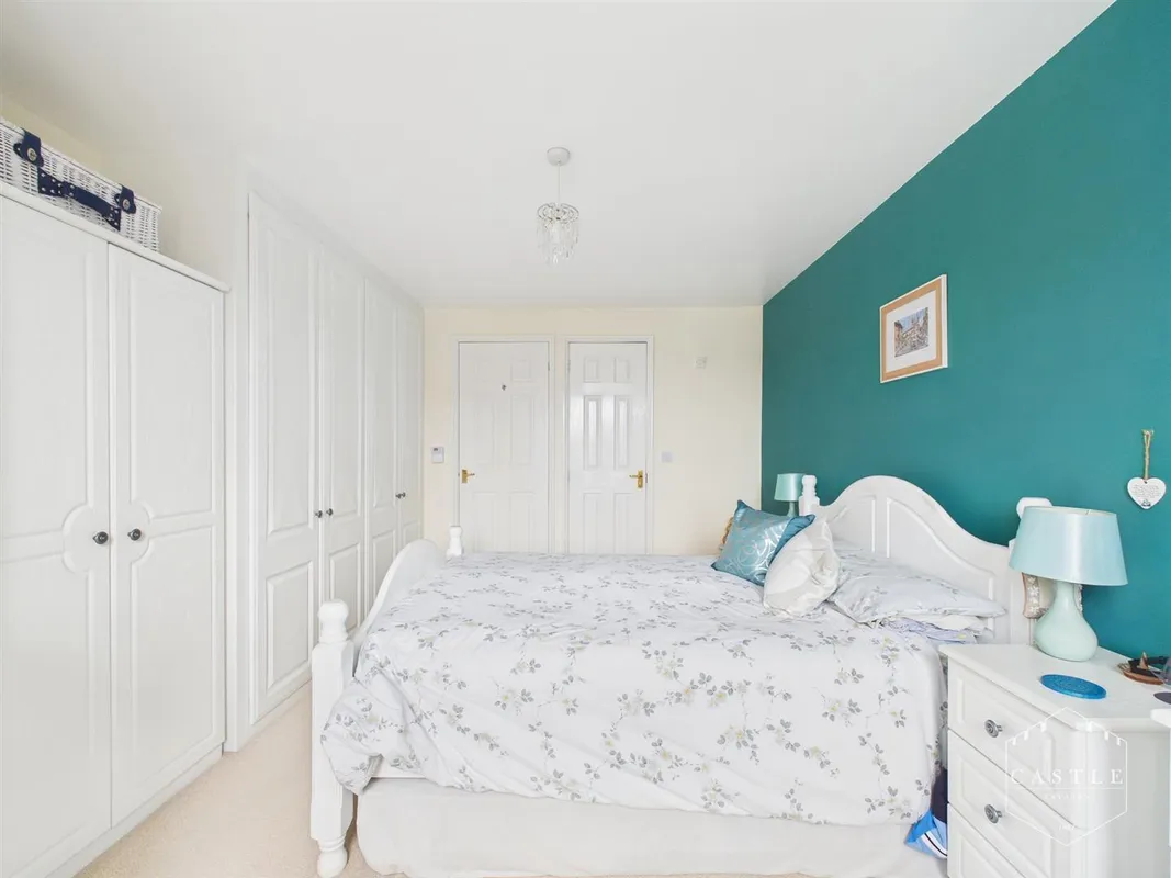 Livia Close, Hinckley