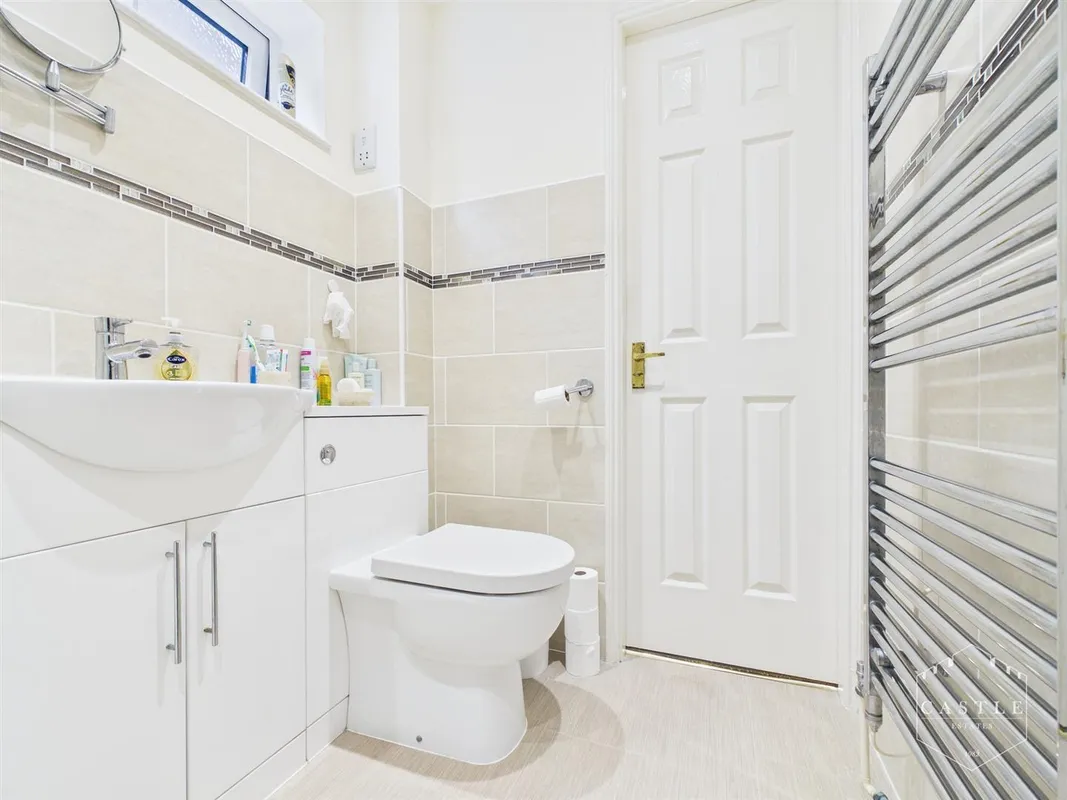 Livia Close, Hinckley