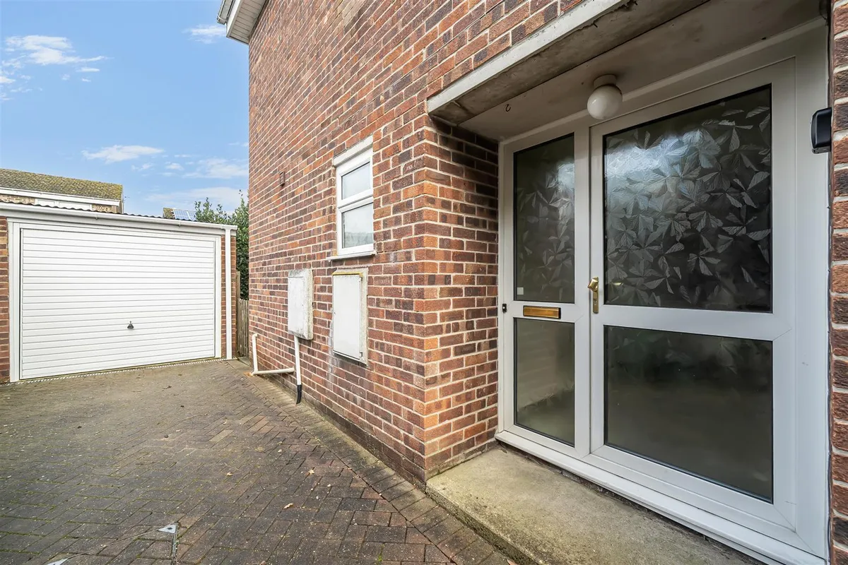 Woodgate Close, Grove, Wantage