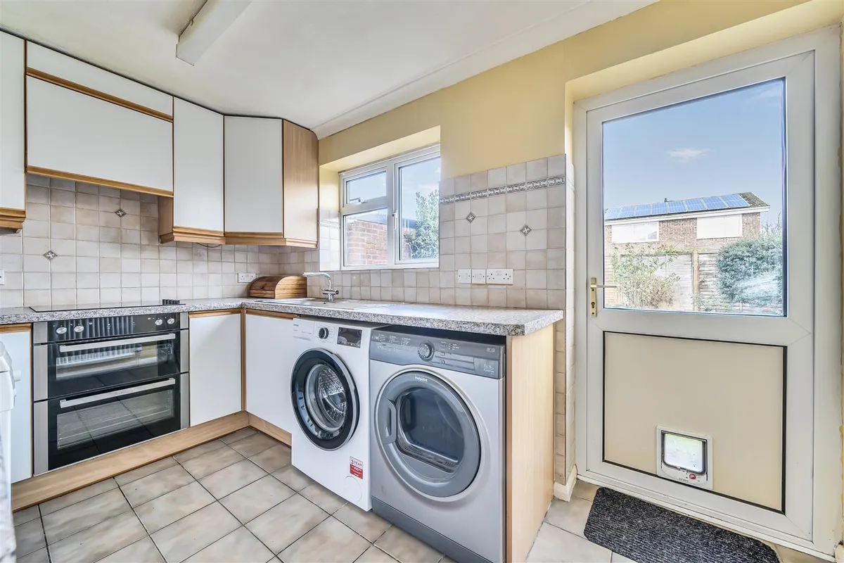 Woodgate Close, Grove, Wantage