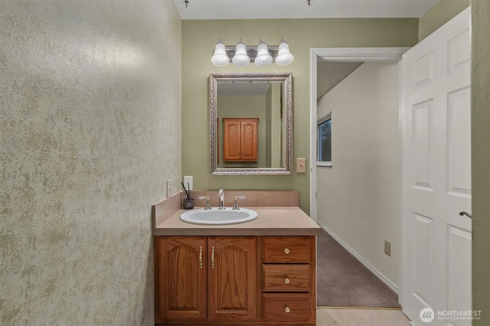 2207 Bremerton Ave NE, Renton, WA 98059