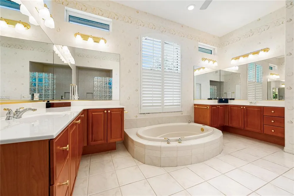 3314 Charles MacDonald Dr, Sarasota, FL 34240