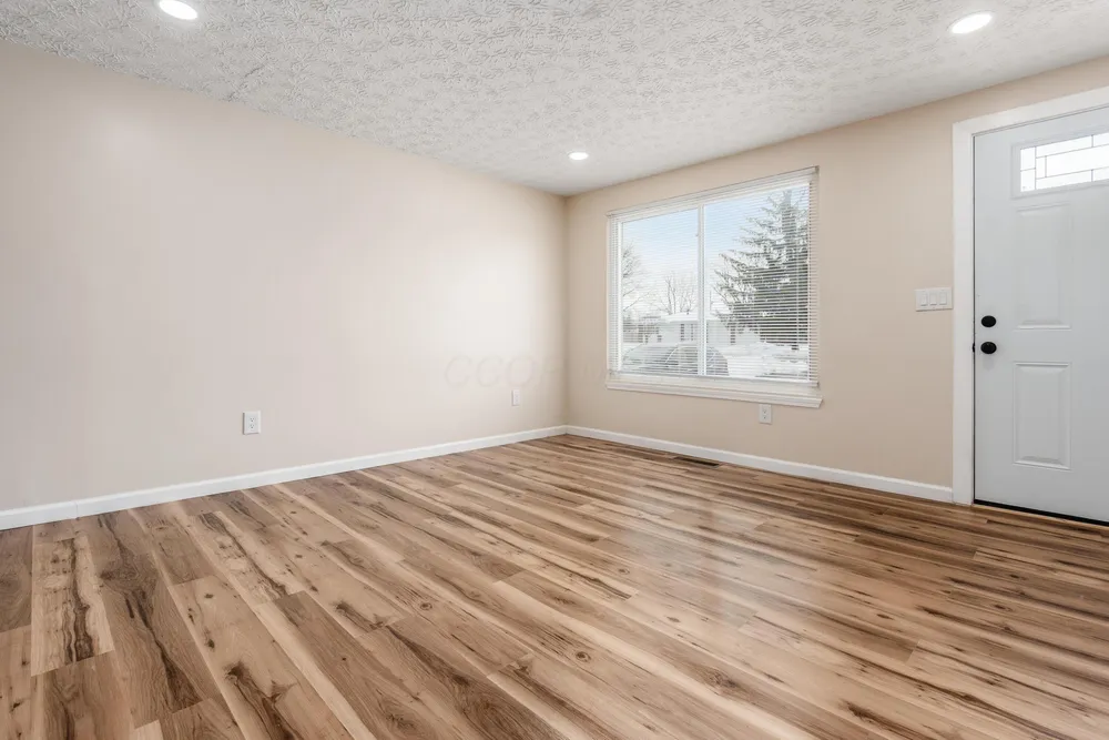 3586 Alkire Rd, Grove City, OH 43123