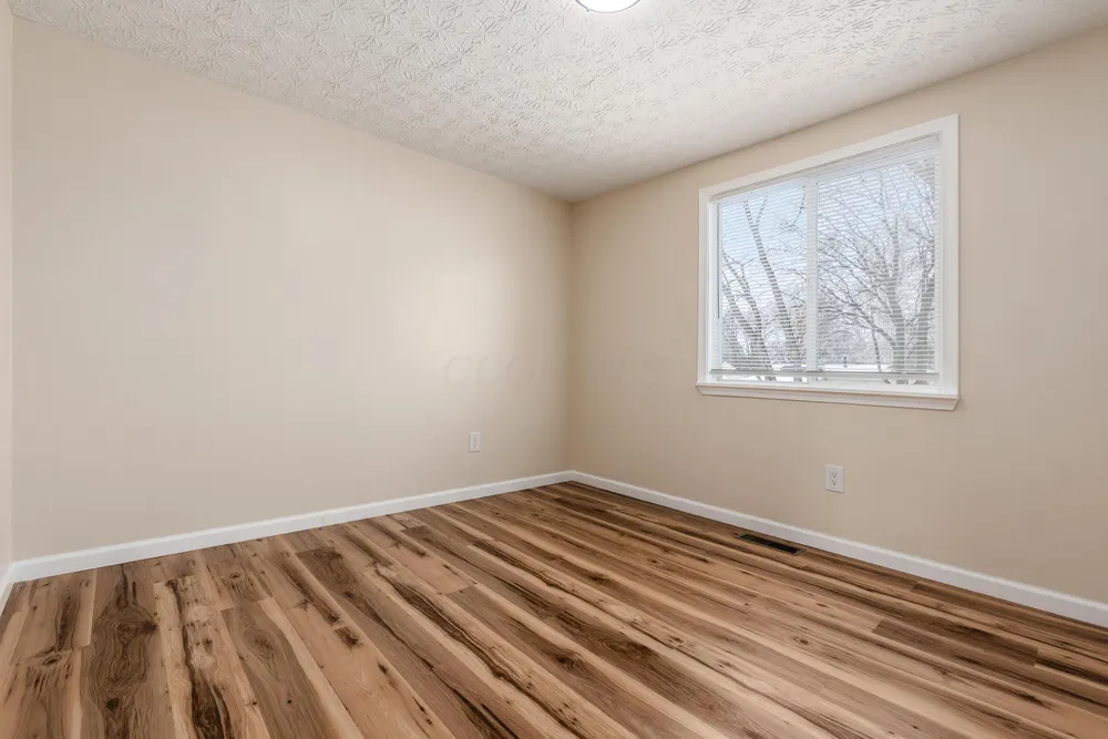 3586 Alkire Rd, Grove City, OH 43123
