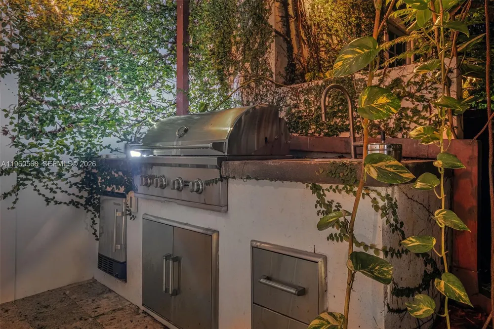 9105 NE 5th Ave, Miami Shores, FL 33138