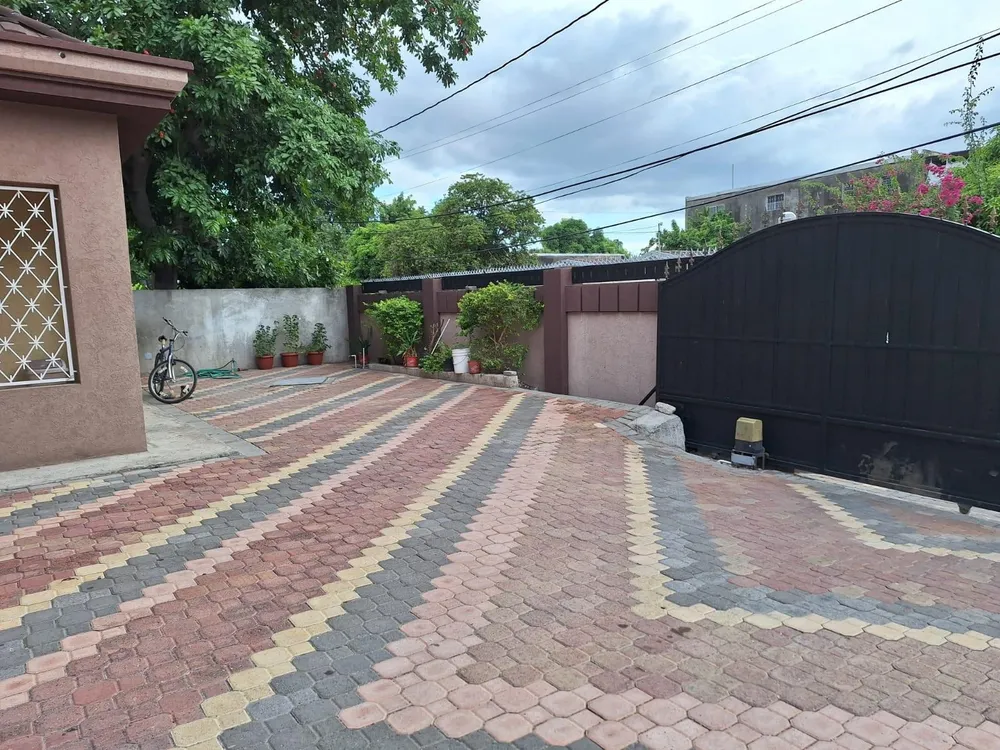 LYNDALE PLACE Kingston  St. Andrew