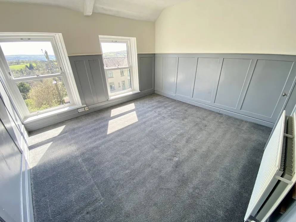 Property carousel item 9