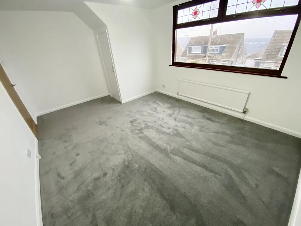 Property carousel item 8