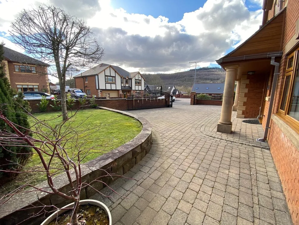 Property carousel item 19