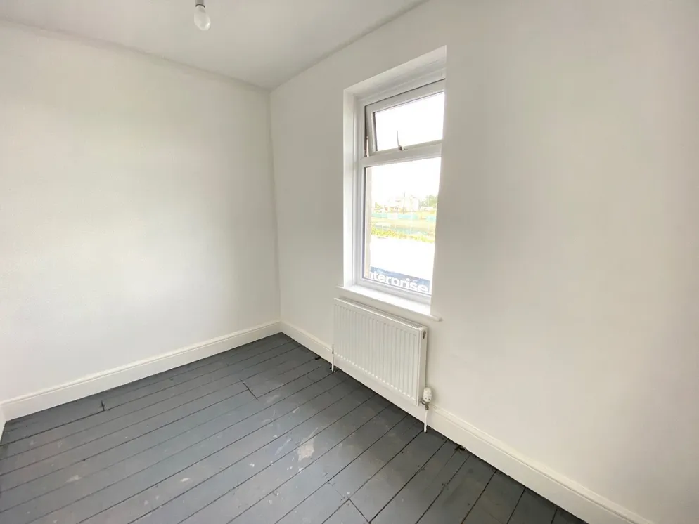 Property carousel item 9