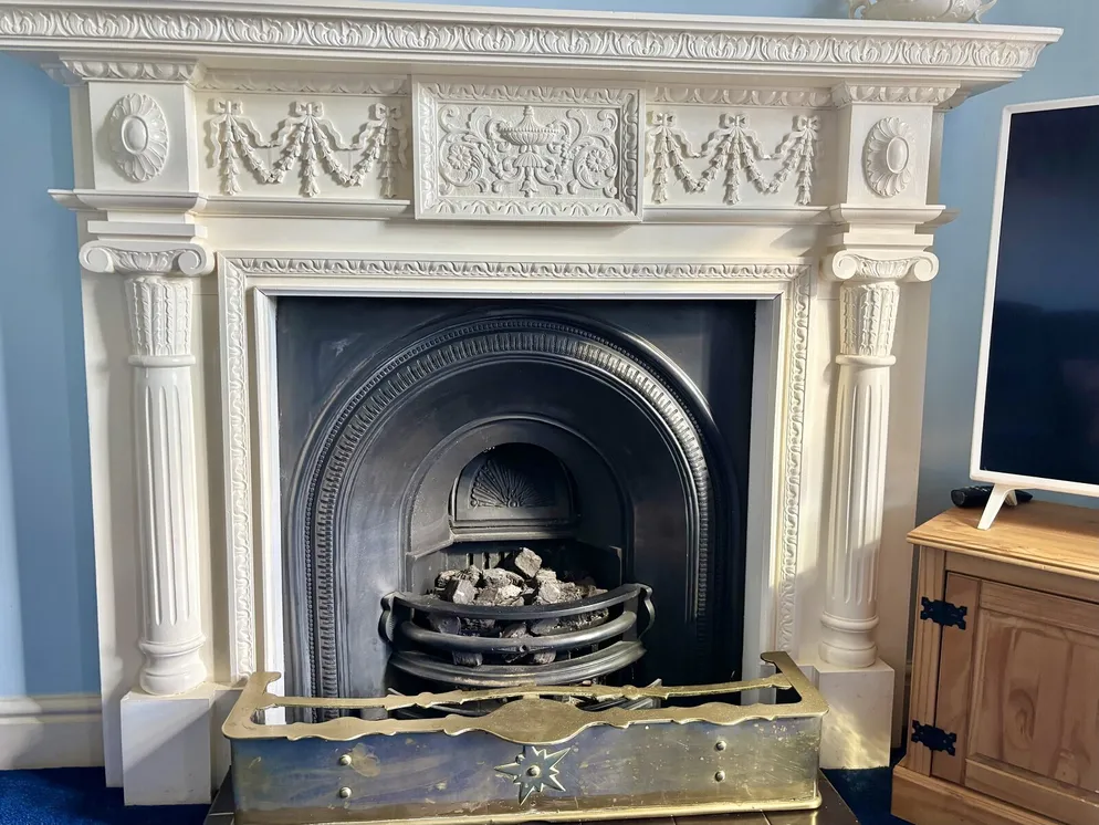 Property carousel item 6