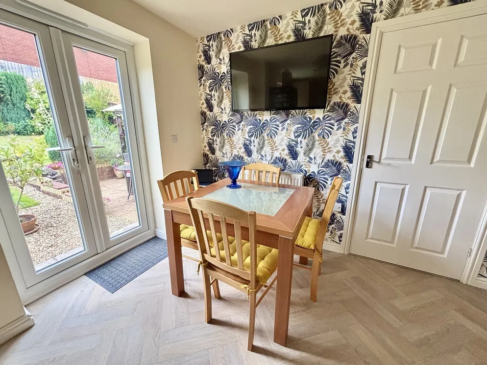 Property carousel item 10