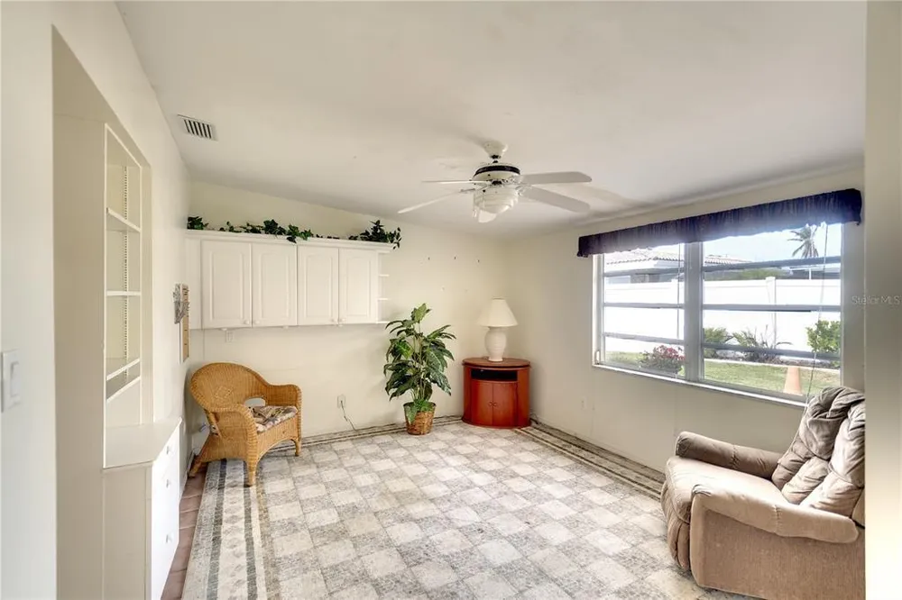 9820 Royal Palm Dr, Bradenton, FL 34210