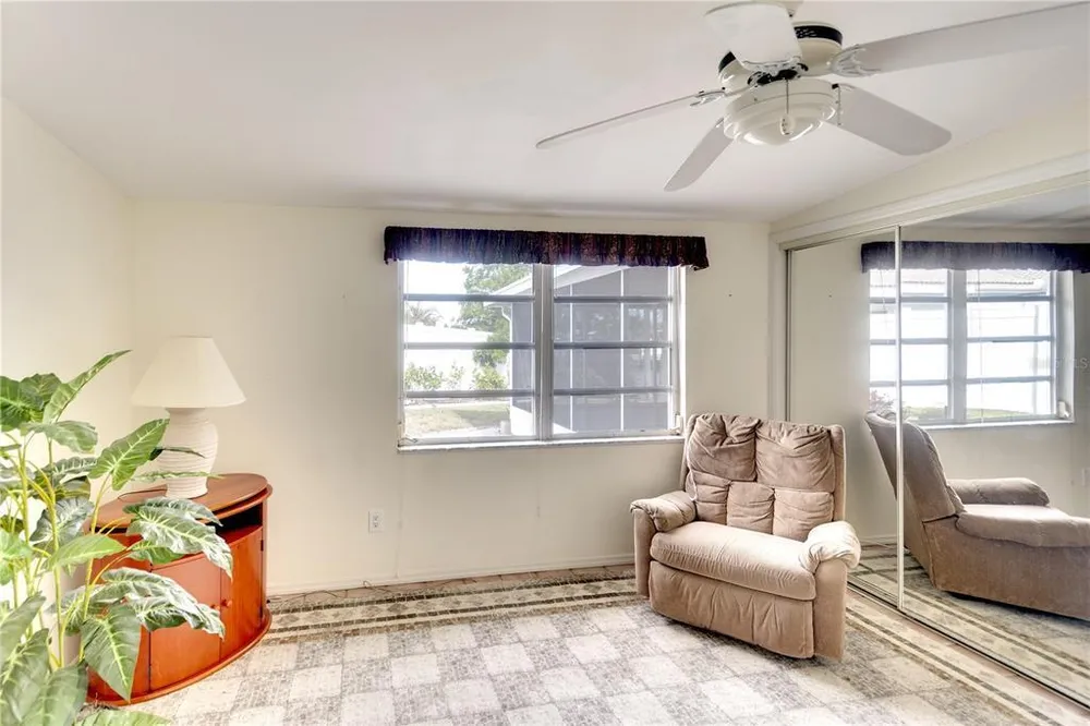 9820 Royal Palm Dr, Bradenton, FL 34210