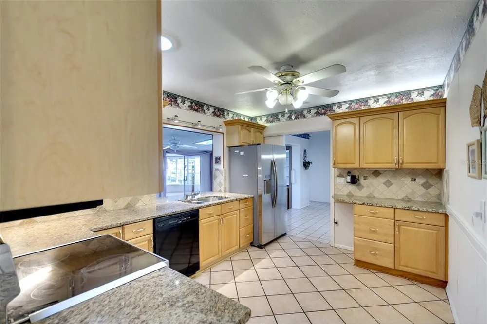 9820 Royal Palm Dr, Bradenton, FL 34210
