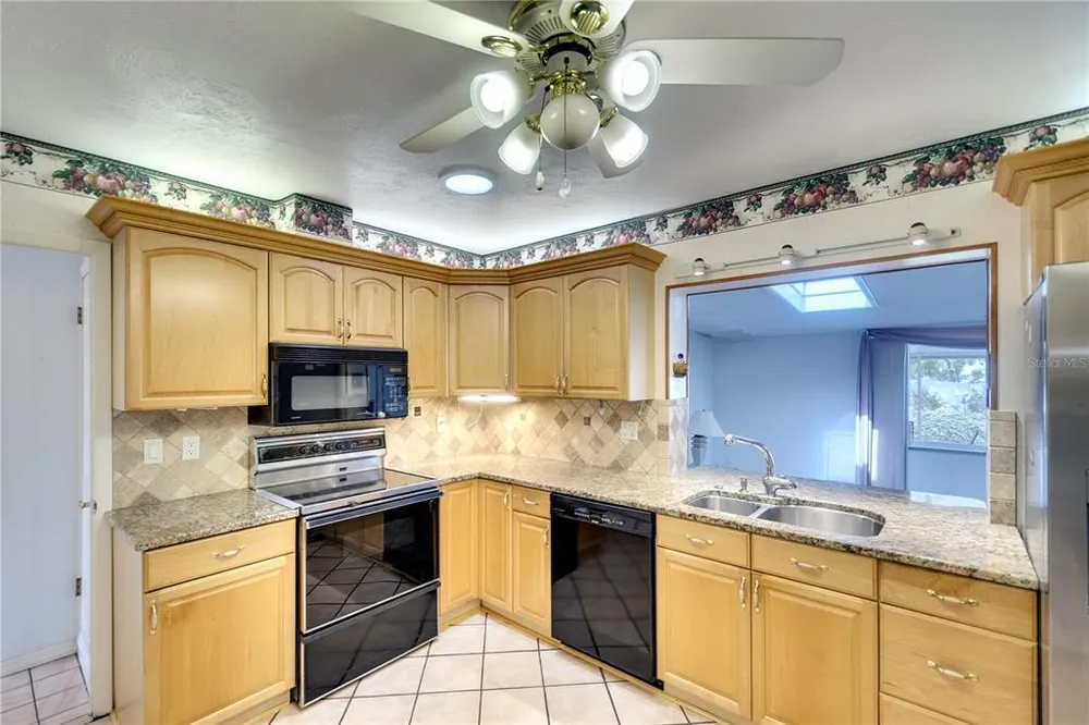 9820 Royal Palm Dr, Bradenton, FL 34210