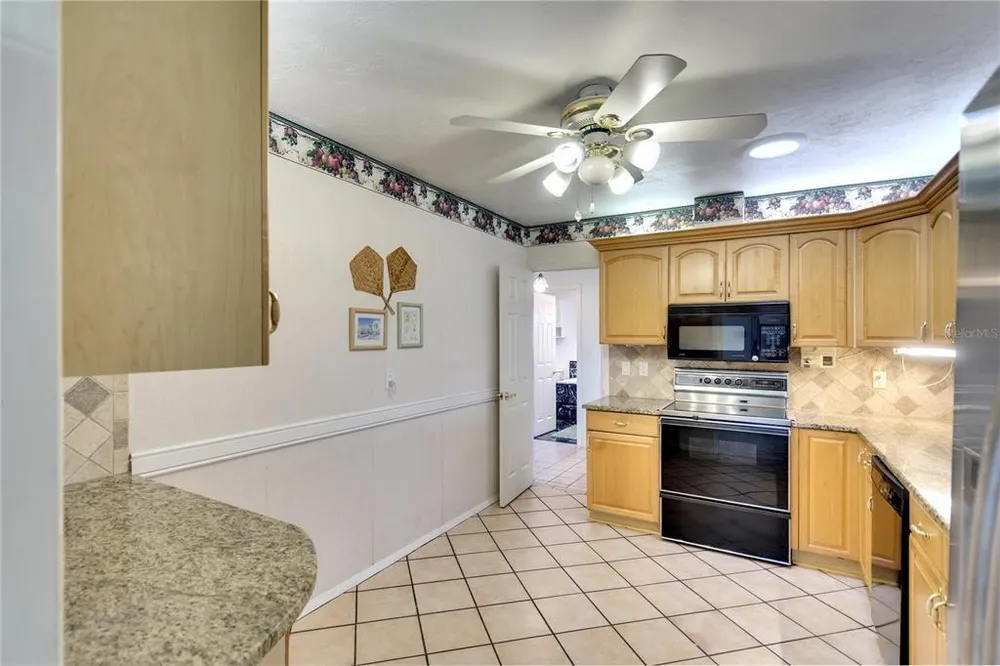 9820 Royal Palm Dr, Bradenton, FL 34210