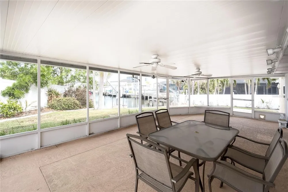 9820 Royal Palm Dr, Bradenton, FL 34210