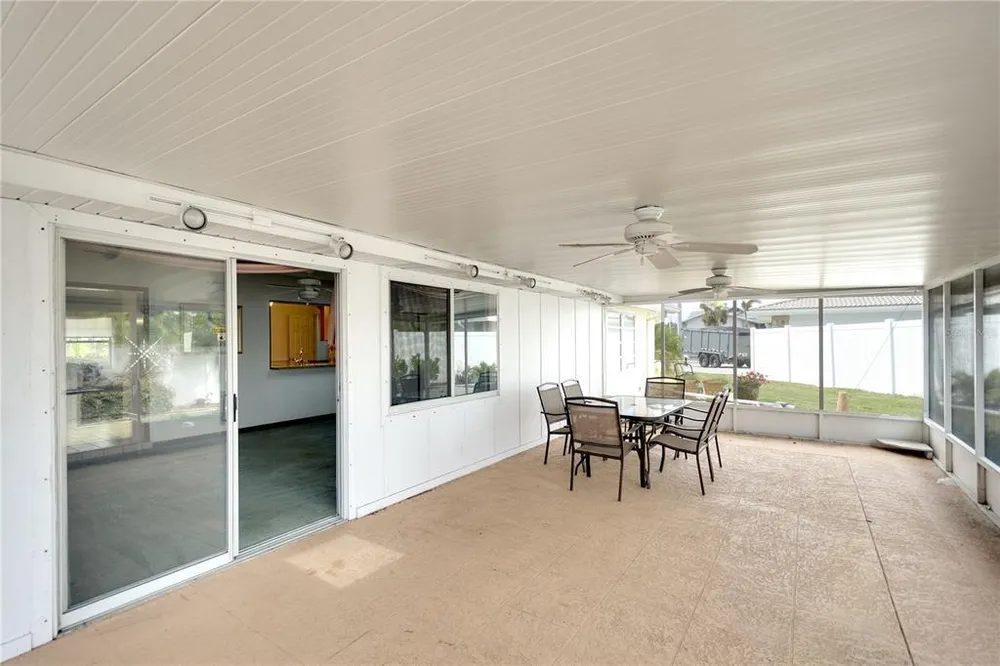 9820 Royal Palm Dr, Bradenton, FL 34210
