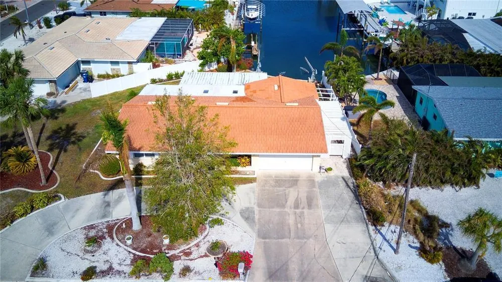 9820 Royal Palm Dr, Bradenton, FL 34210