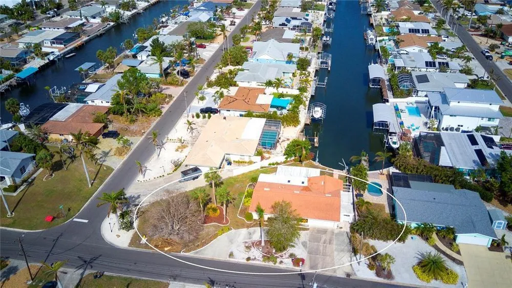 9820 Royal Palm Dr, Bradenton, FL 34210