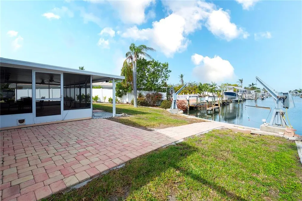 9820 Royal Palm Dr, Bradenton, FL 34210