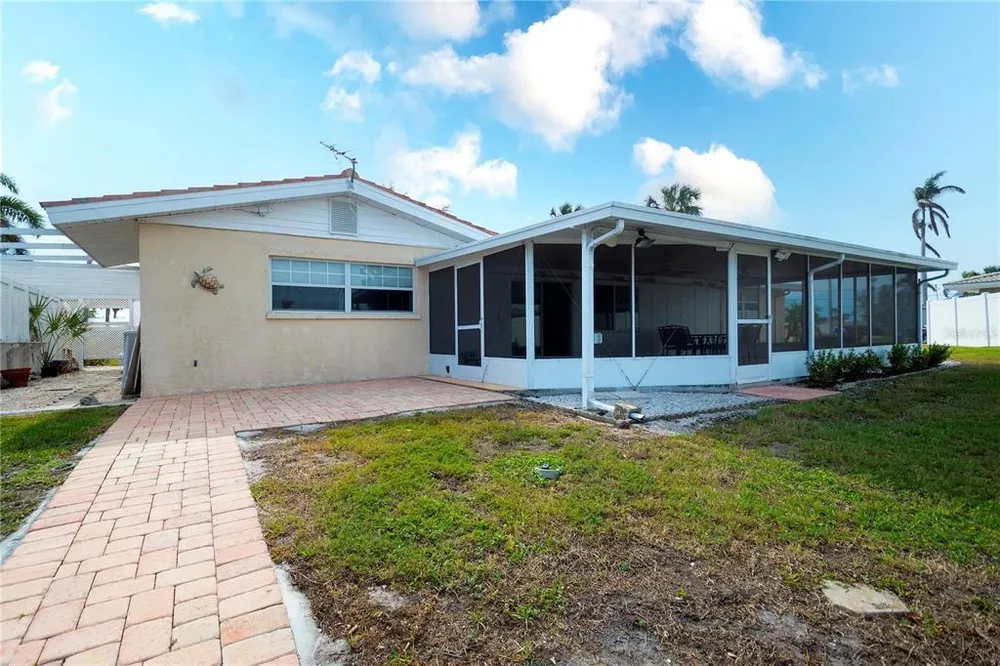 9820 Royal Palm Dr, Bradenton, FL 34210