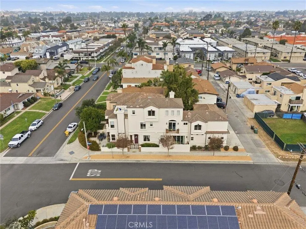 1202 Huntington St, Huntington Beach, CA 92648