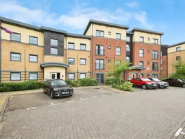Raven Close, Watford thumb 2