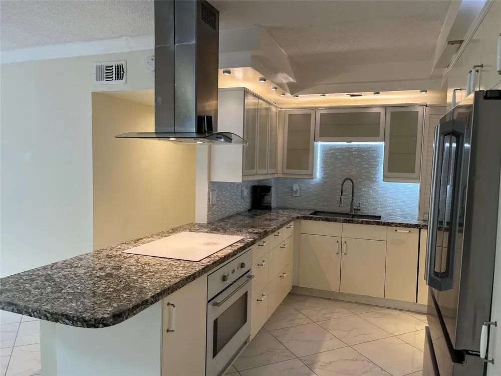 639 W Oakland Park Blvd, Oakland Park, FL 33311